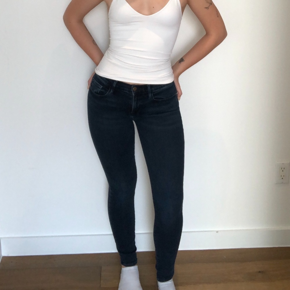 Frame Skinny Mid Rise dark blue jeans in great condition